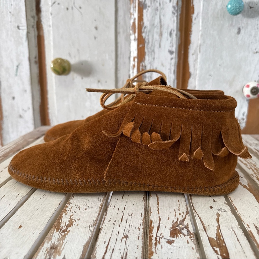 Vintage Minnetonka Tan Suede Moccasins - Picture 4 of 9